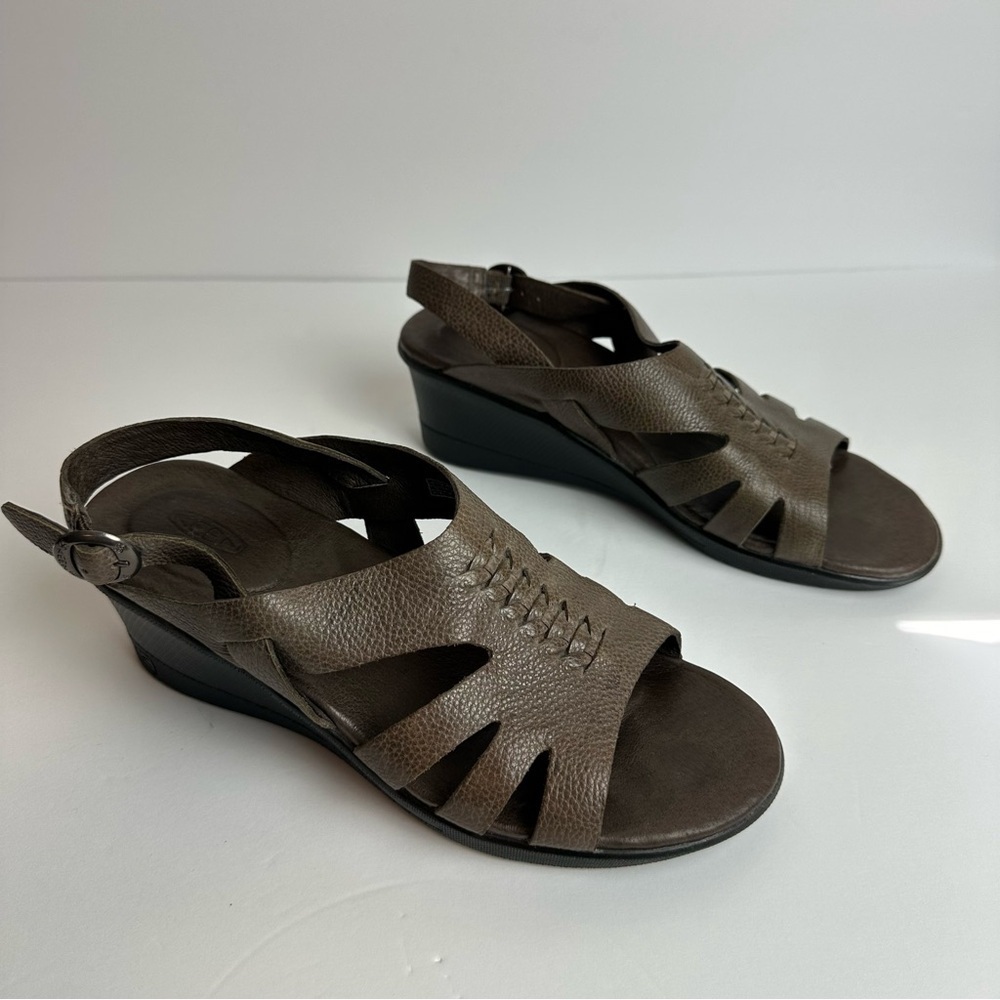 Keen Elizabeth Wedge Sandals Women's Size 7.5 Shoes Brown Outdoor Leather
